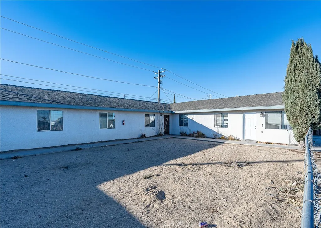 6422 El Dorado Avenue, Yucca Valley, California 92284 home-pic-2